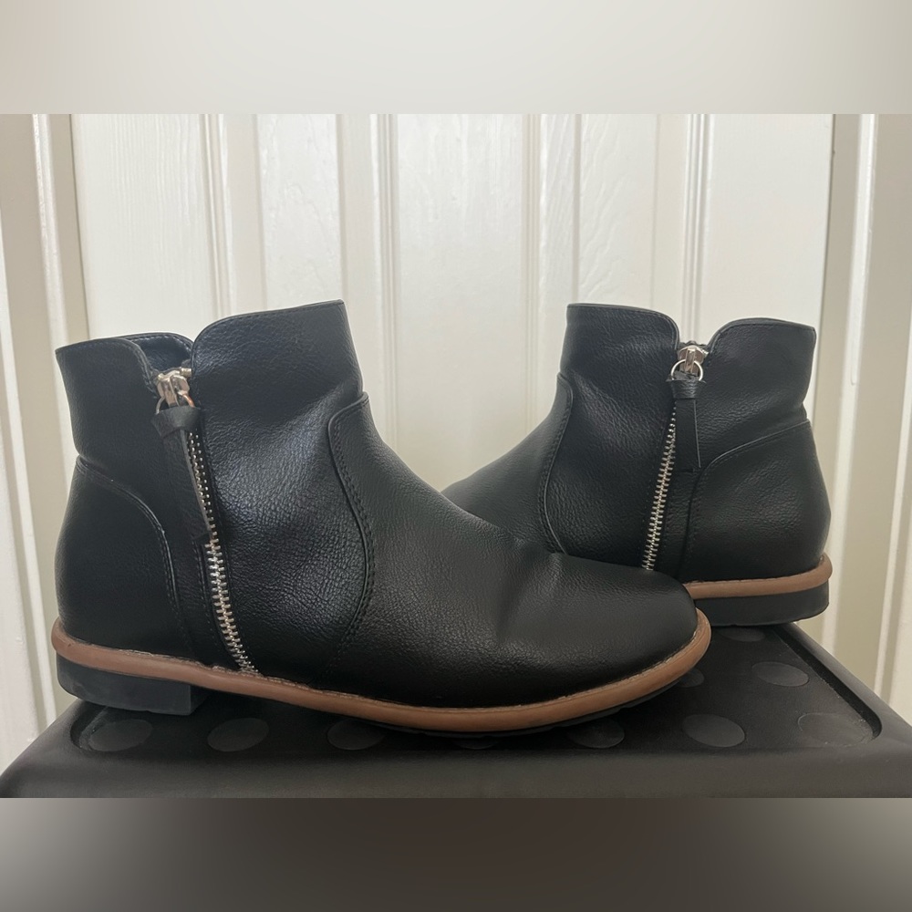 Women’s Black Ankle Boots (Size 8.5M)